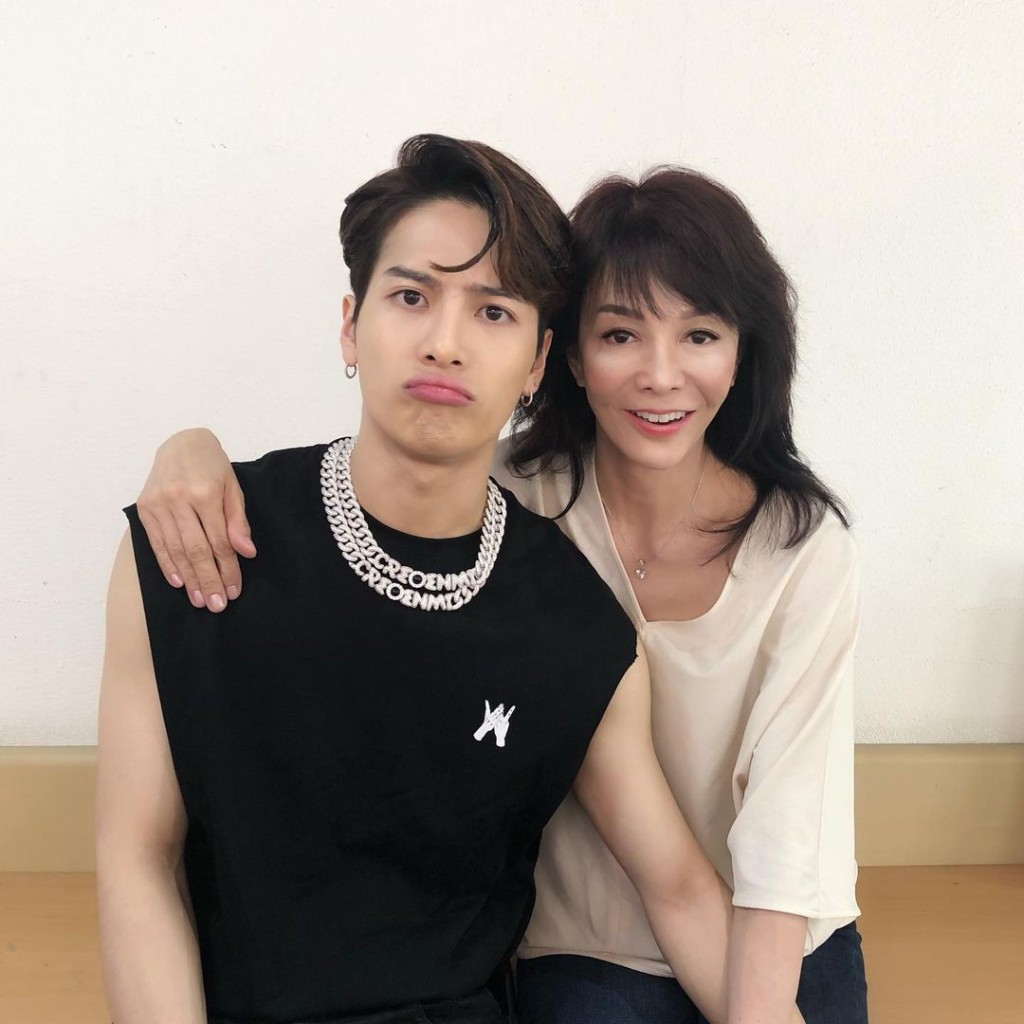 鄭裕玲IG只追蹤兩個人，一個是姜濤，另一個就是GOT7香港成員王嘉爾（Jackson）！